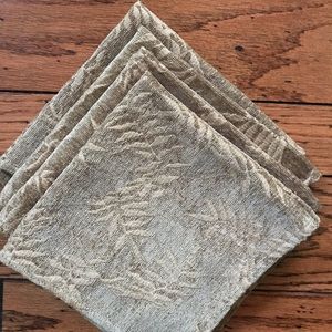 Set of 4 tapestry type cloth napkins NWOT